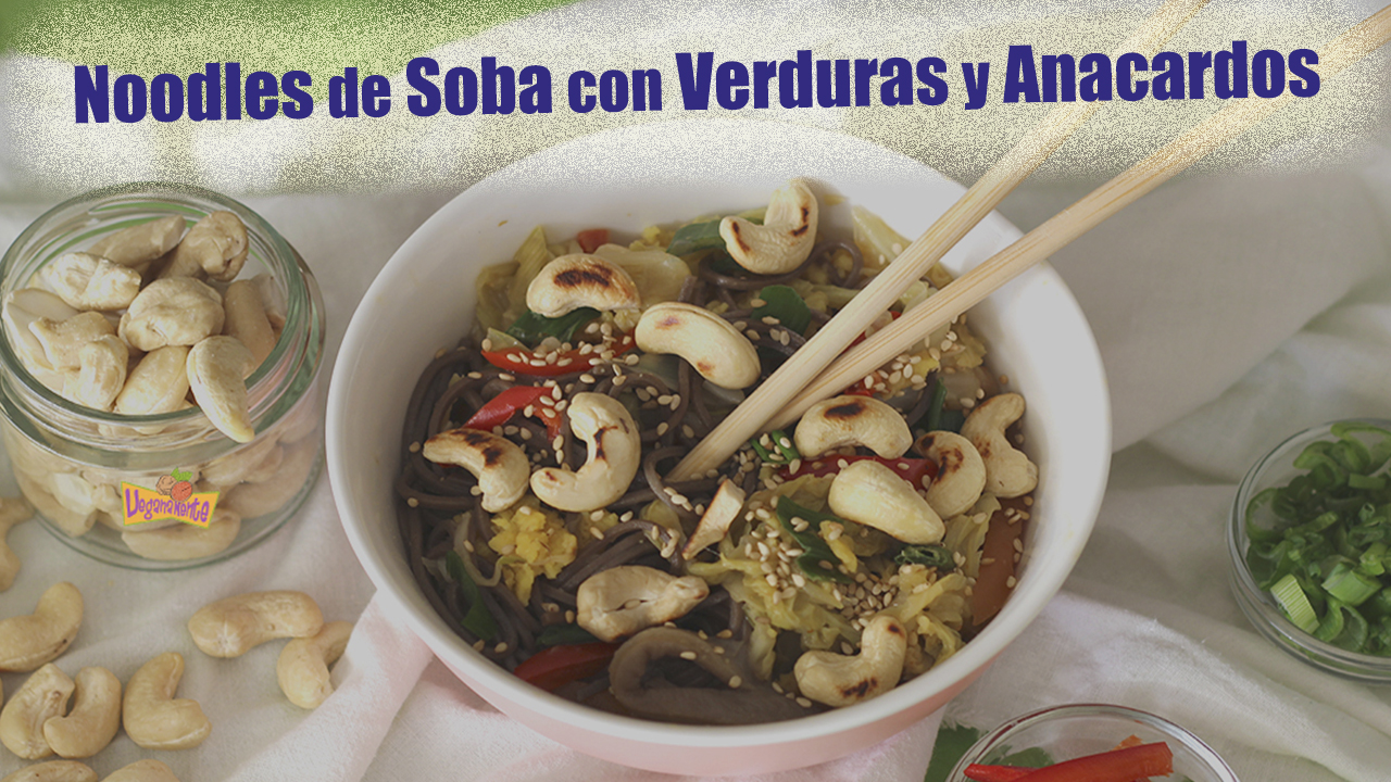 Noodles de Soba con Verduras y Anacardos.